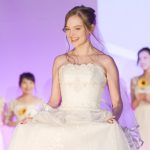 モデルのダコタ・ローズがウェディングドレス姿で「TOITA Fes」（戸板フェス）のランウェイに登場！＜TOITA Fes 2018 -SIRIUS−＞