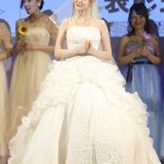 モデルのダコタ・ローズがウェディングドレス姿で「TOITA Fes」（戸板フェス）のランウェイに登場！＜TOITA Fes 2018 -SIRIUS−＞