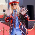 DJ KOOがド派手な衣装で東京国際映画祭のレッドカーペットに登場！