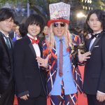 DJ KOOがド派手な衣装で東京国際映画祭のレッドカーペットに登場！