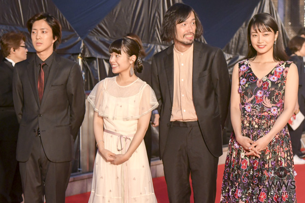 女優・深川麻衣が東京国際映画祭のレッドカーペットに登場！「緊張しながらも楽しく歩かせて頂きました」！