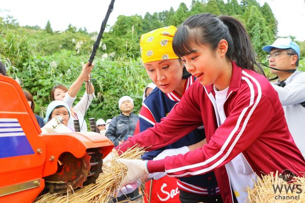 NGT48が新潟の大先輩・小林幸子の誘いを受け 「小林幸子田」で脱穀のお手伝い！！