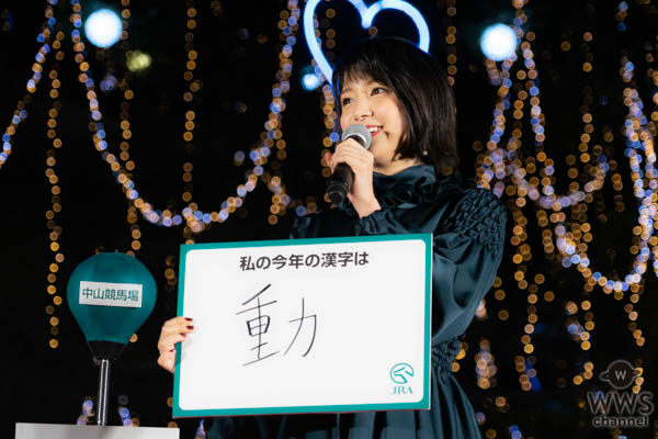 【動画】川島海荷がJRAカラーのグリーンのドレスで中山競馬場に登場！ 「クリスマスは友達とケーキを食べます」