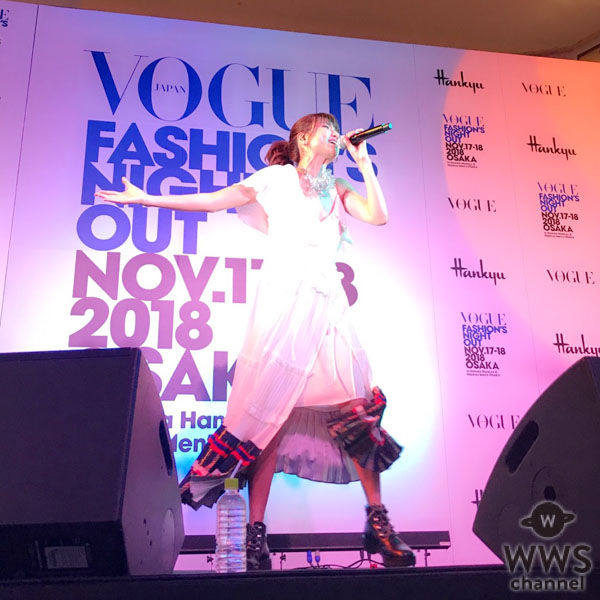 hitomi、VOGUEのファッションイベントで美脚を披露！「ママになってもおしゃれに手を抜きたくない」