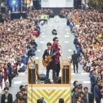コブクロ、結成の地 大阪で過去最大のストリートライブ！！