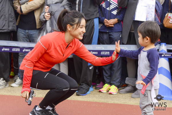 女優・土屋太鳳が思い出の地で東京五輪へ向けたスタートを切る！「42195DASH!!」スターターを担当！