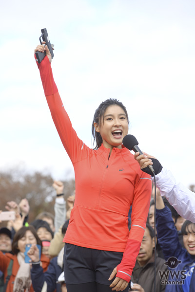 女優・土屋太鳳が思い出の地で東京五輪へ向けたスタートを切る！「42195DASH!!」スターターを担当！