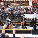 コブクロ、「ベストヒット歌謡祭」 大阪・道頓堀 船上ライブ収録に5000人が騒然！！
