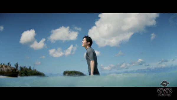 三代目JSB・岩田剛典が水着姿で沖縄の海に潜る新CM公開！楽曲は『RAINBOW』を起用！
