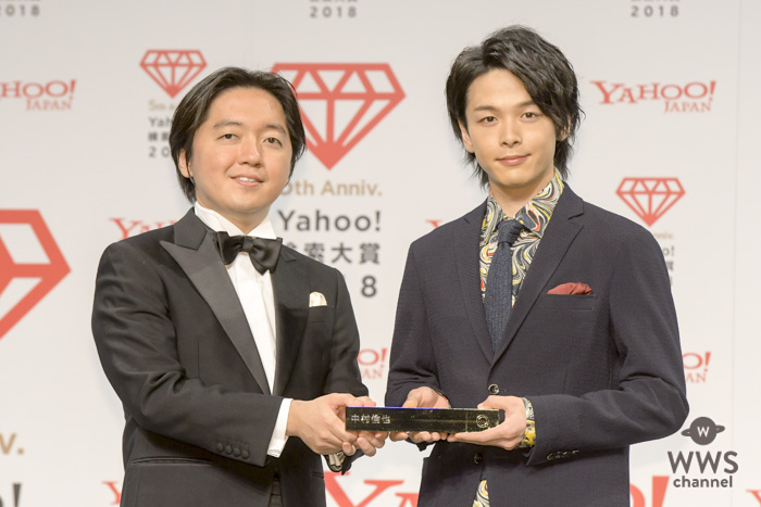 俳優・中村倫也が「Yahoo!検索大賞 2018」俳優部門を受賞！トロフィーの重さに「1クリックの結集なんですね」