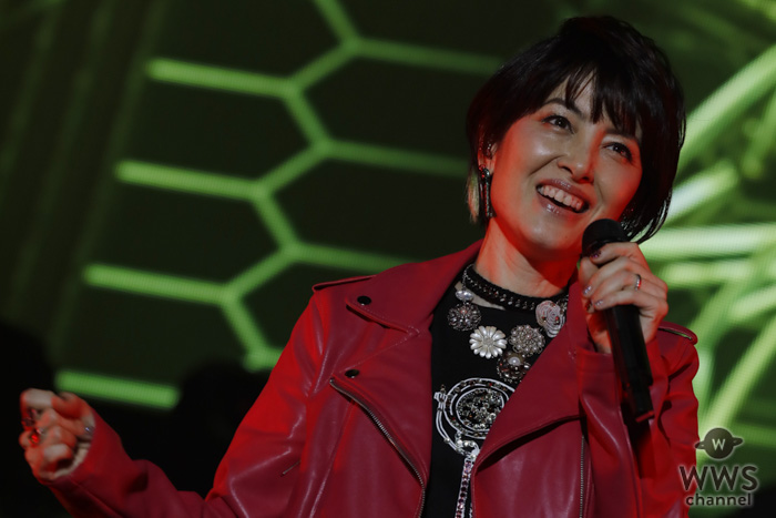 【ライブレポート】荻野目洋子が「東京オートサロン2019」で『ダンシング・ヒーロー (Eat You Up) 』をパフォーマンス！