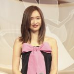 紗栄子が大きなリボンを胸にまとい、自身のバレンタイントークを展開！GODIVAのプレス発表会に登場！