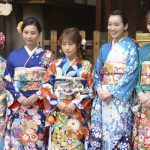 女優・川栄李奈、飯豊まりえらが鮮やかな晴れ着姿で撮影会に登場!