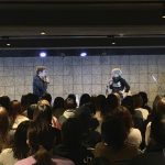 百花（元NMB48木下百花）とプロインタビュアー吉田豪氏とのトークイベントが大阪で開催。百花によるアコースティックギター弾き語り披露も！