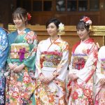 女優・川栄李奈、飯豊まりえらが鮮やかな晴れ着姿で撮影会に登場！