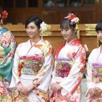 女優・川栄李奈、飯豊まりえらが鮮やかな晴れ着姿で撮影会に登場！