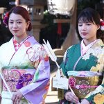 【動画】E-girls 新成人 石井杏奈 武部柚那が中目黒で今年の目標祈願！ 「メンバー全員成人したので打ち上げでお酒を飲めるようになった」
