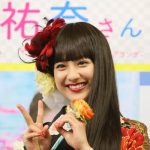 新成人の平祐奈がオーダーメイドの晴れ着姿を披露！ “平成最後にふさわしいカレンダー”を手に「今年の目標は“極める”」