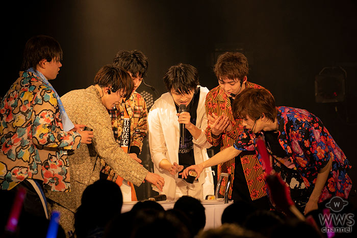【ライブレポート】超特急、男らだけのライブで「恵方巻き1本喰い」「客席ダイブ」と大暴れ！『BULLET TRAIN BOYS GIG Vol.5』を独自ロングレポート！