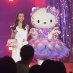 板野友美が純白の衣装でサマンサタバサ25周年イベントのランウェイに登場！＜Samantha Thavasa 25周年キック・オフプレ発表会＞