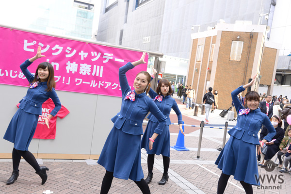 東池袋52が野外ステージで『雪セゾン』を歌唱！横浜髙島屋ピンクシャツデーイベントに参加！