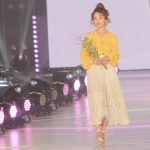舟山久美子、春の香りを漂わせ可憐にランウェイを闊歩！＜関西コレクション2019 S/S＞