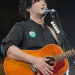 【ライブレポート】秦基博、J-WAVE・トーキョーギタージャンボリーで『スミレ』を披露！両国国技館に11,000のスミレの花が咲き誇る！＜30th J-WAVE TOKYO GUITAR JAMBOREE＞
