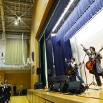 さくらしめじ、中学校サプライズライブ！生徒全員と合唱で大きな感動と一体感！