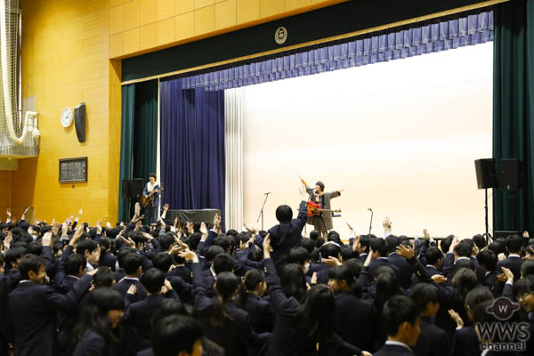 さくらしめじ、中学校サプライズライブ！生徒全員と合唱で大きな感動と一体感！