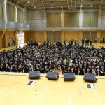 さくらしめじ、中学校サプライズライブ！生徒全員と合唱で大きな感動と一体感！