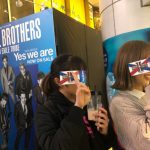 三代目 J SOUL BROTHERS from EXILE TRIBEが渋谷でフィンガーフラッグをゲリラ配付！