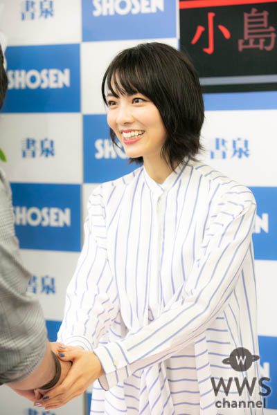 小島梨里杏、1st 写真集「半透明」発売記念イベント開催！「背中には自信があります」