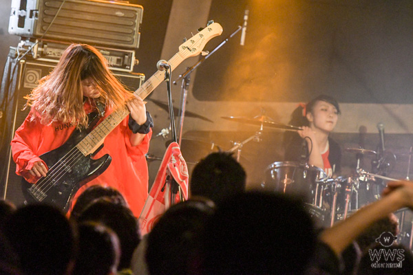 ガールズロックバンド革命がCALDERA SONIC(カルデラソニック)のステージに登場！力強いサウンドで魅了！！