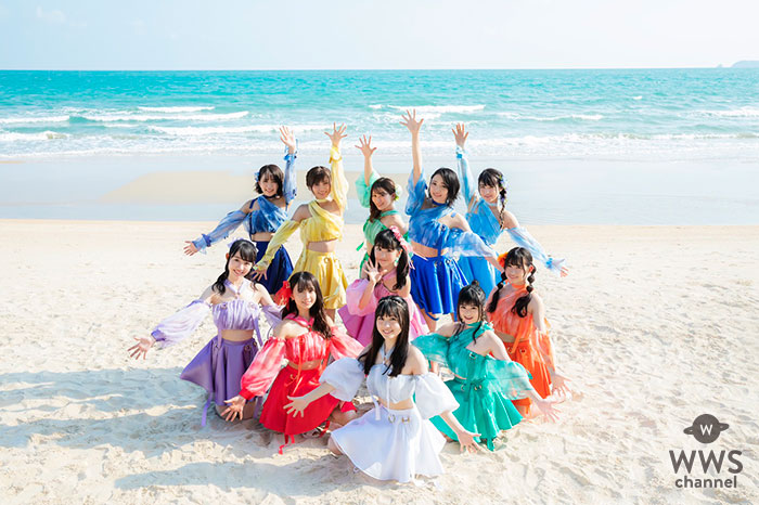 SUPER☆GiRLS、青い海と白い浜が激マブい必殺の夏曲「ナツカレ★バケーション」の新ビジュアル解禁！