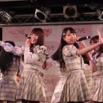 ＝LOVEが、カミナリまなぶに渾身のツッコミを炸裂！『探せ ダイヤモンドリリー』リリース記念イベントを開催！
