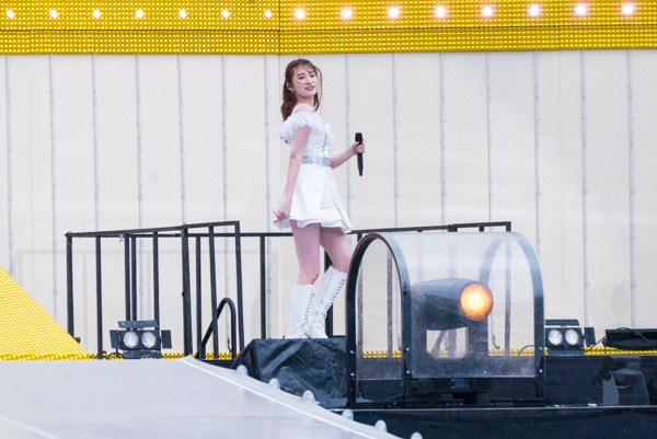 【ライブレポート】NMB48が雨降るステージでノンストップ熱唱！『床の間正座娘』他9曲を披露！＜AKB48グループ春のLIVEフェス＞