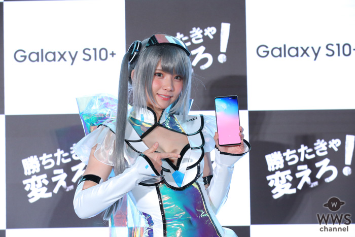 えなこ、特製の“Galaxy”コスチュームでPRイベントに登場！