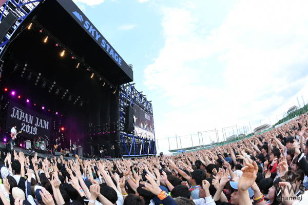 【ライブレポート】クリープハイプが天気を味方にSKY STAGEを曇天から晴天へ！＜JAPAN JAM 2019＞