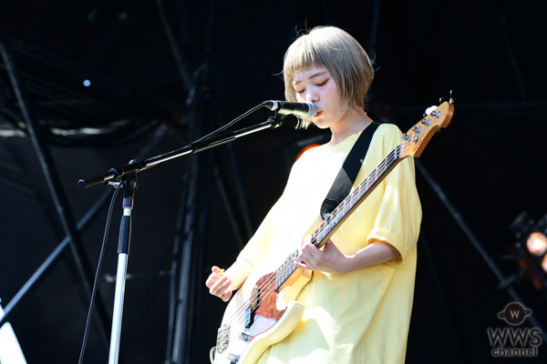 【ライブレポート】SHISHAMOが雲ひとつない青空の下で爽やかなステージを披露！「メトロック 2019」のWINDMILL FIELDに登場！