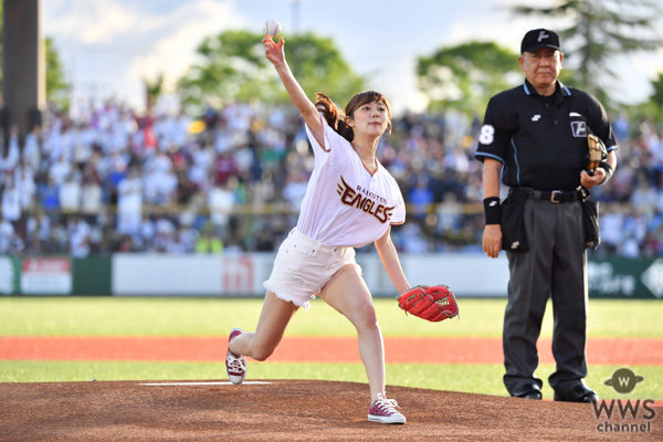 女優・奥山かずさが地元青森の初始球式でナイスストライク！