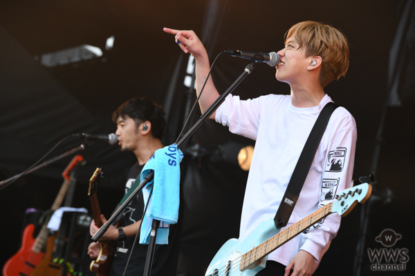 【ライブレポート】04 Limited Sazabys（フォーリミ）が熱気あふれる演奏を披露！SKY STAGEを盛り上げる。＜JAPAN JAM 2019＞