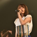 【ライブレポート】足立佳奈、TSCのライブステージで甘い恋歌3曲を熱唱！＜東京ストリートコレクション＞