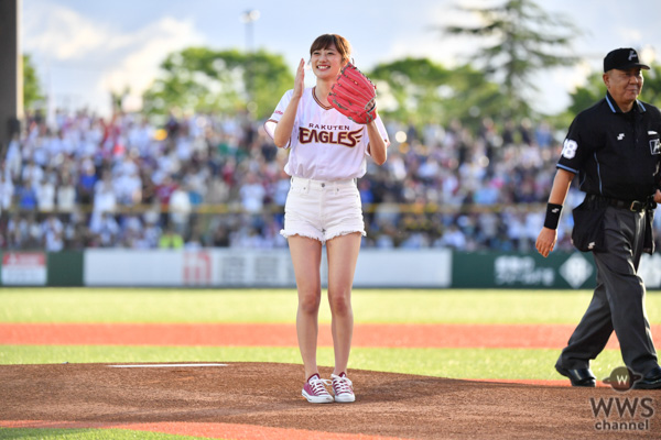 女優・奥山かずさが地元青森の初始球式でナイスストライク！