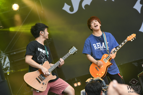 【ライブレポート】04 Limited Sazabys（フォーリミ）が熱気あふれる演奏を披露！SKY STAGEを盛り上げる。＜JAPAN JAM 2019＞