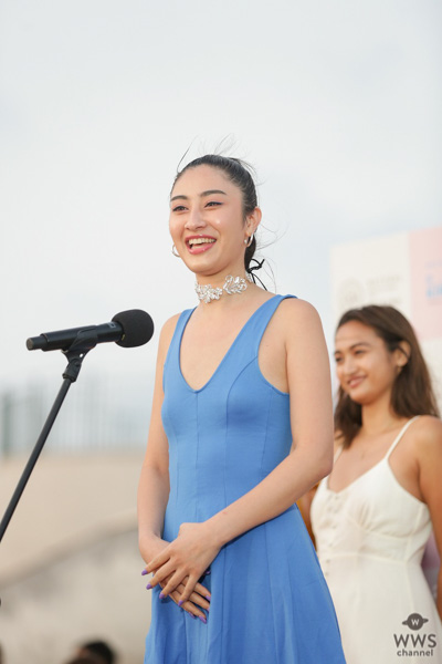 島袋聖南、黒木ひかりらが沖縄のナイトプールで“令和初”の夏を先取り！