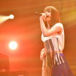 【ライブレポート】足立佳奈、TSCのライブステージで甘い恋歌3曲を熱唱！＜東京ストリートコレクション＞