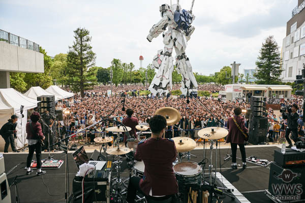 Official髭男dism、ダイバーシティ東京プラザにて配信チャートで11冠を獲得した「Pretender」発売記念フリーライブを開催！5,000人のファンが集結！