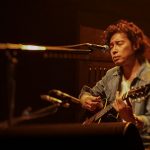 斉藤和義、弾き語りツアーをWOWOWで8月放送決定！