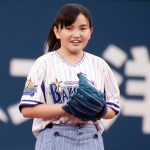 【動画】鈴木梨央が始球式で元気一杯のワンバン投球！「１００点満点で７５点。喉が乾く前に水分を取ることが大事」