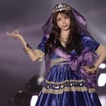 益若つばさが「関コレ2019 A/W」で美麗なドレスランウェイ！＜関西コレクション2019 A/W＞